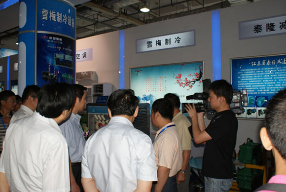 史省長親臨展位 雪梅品牌增光輝-公司參加“江蘇產品萬里行”長沙站活動報道 史省長親臨展位 雪梅品牌增光輝-公司參加“江蘇產品萬里行”長沙站活動報道